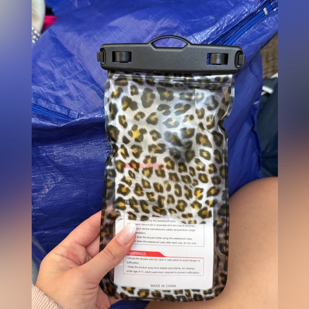 Amazon Leopard Pattern Waterproof Phone Case - Picture 2 of 2